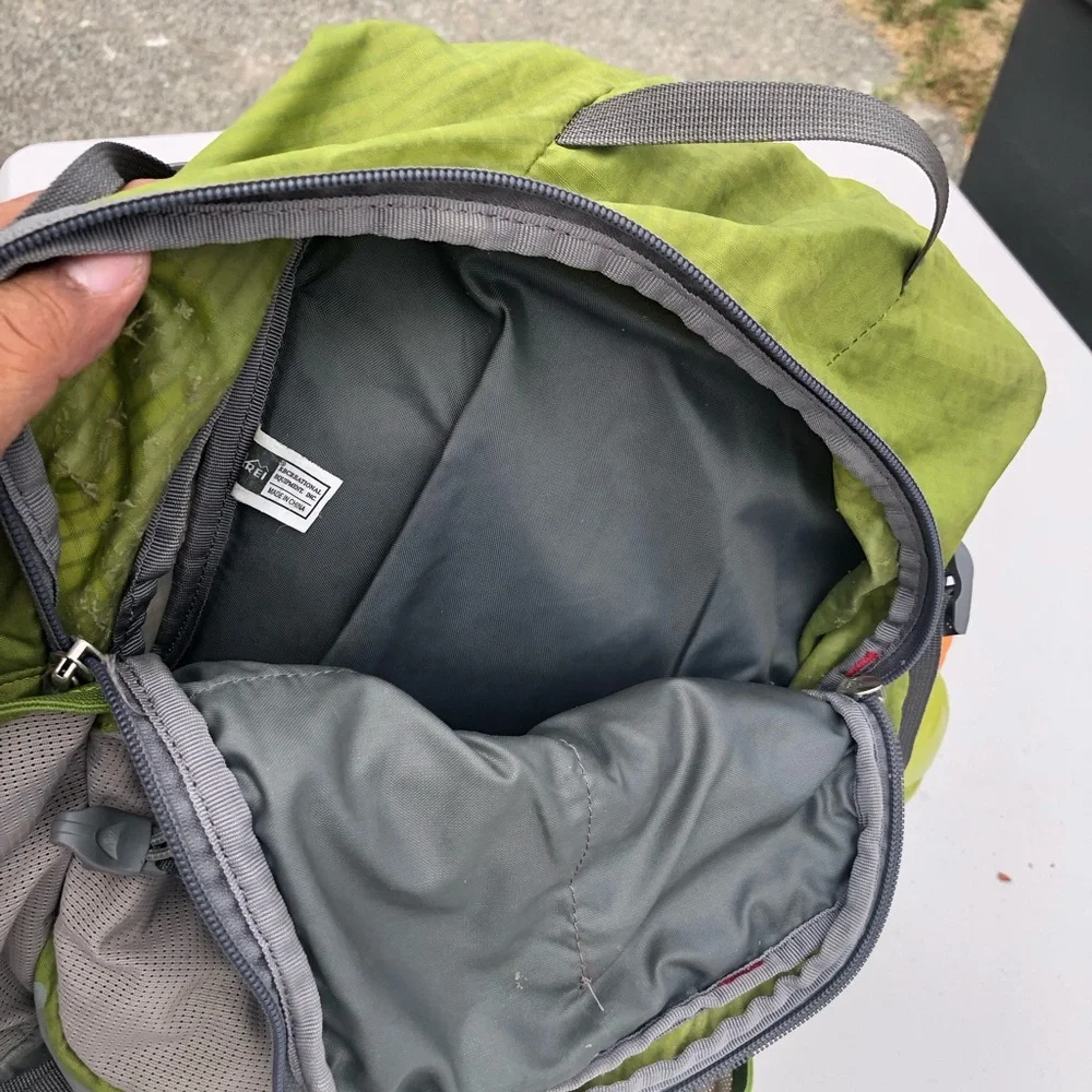 REI Rucksack Hydration Men’s Green and Gray Camping Backpack
